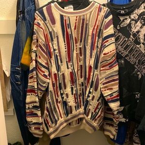 Cookie style sweater with 3-D knit design